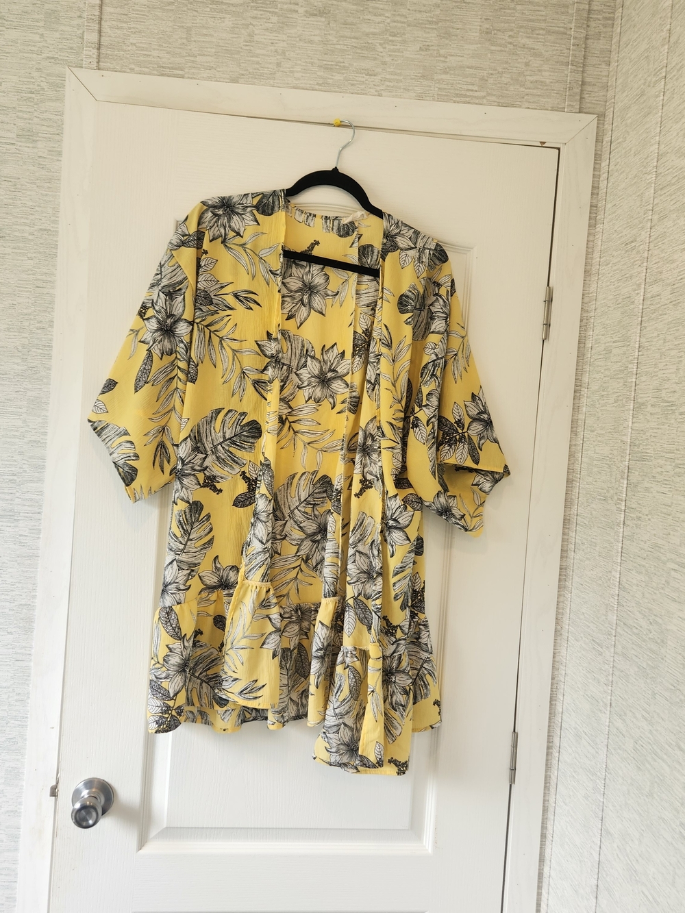 1.4.3. Story by Line Up Yellow Floral Open Cardigan L Euc